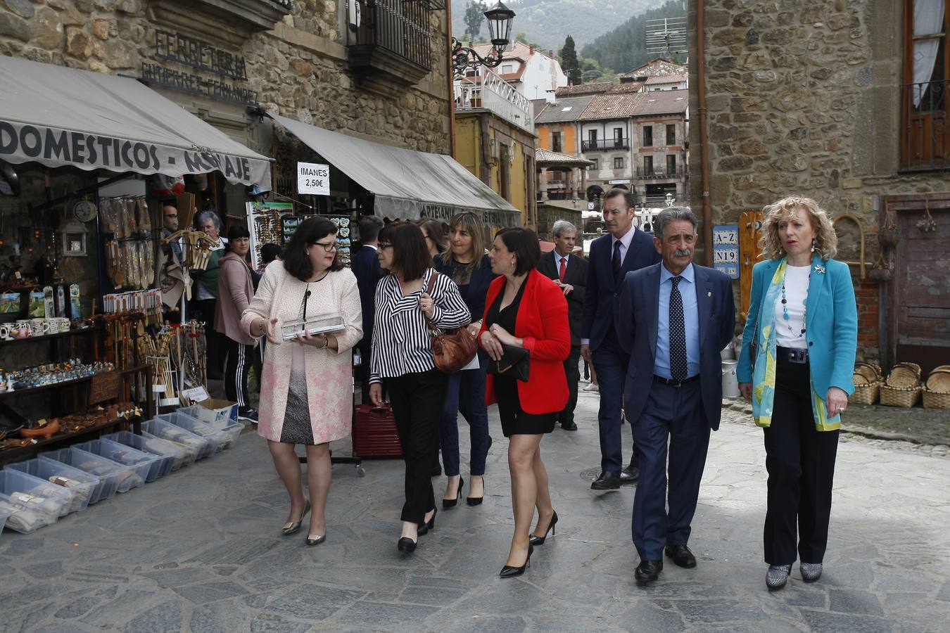 Fotos: Brorrel y Gutíérrez Aragón reciben los premios Beato en Potes