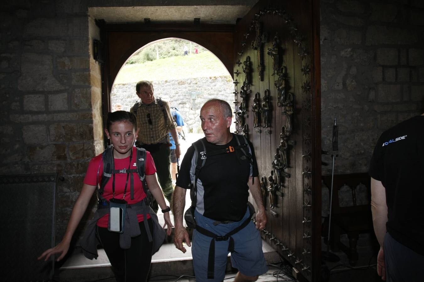 Fotos: Los últimos peregrinos atraviesan la Puerta del Perdón en Santo Toribio