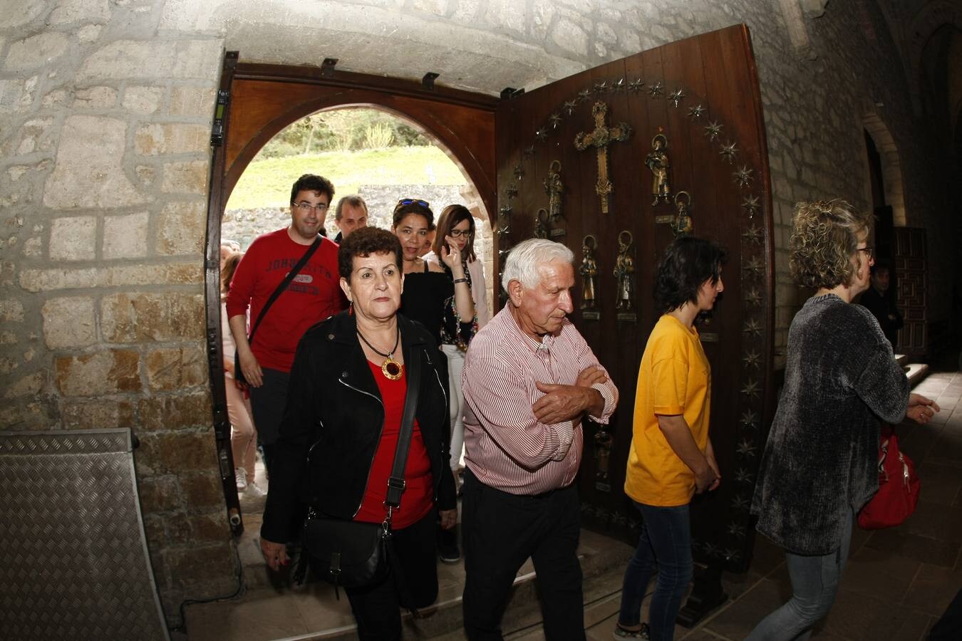 Fotos: Los últimos peregrinos atraviesan la Puerta del Perdón en Santo Toribio