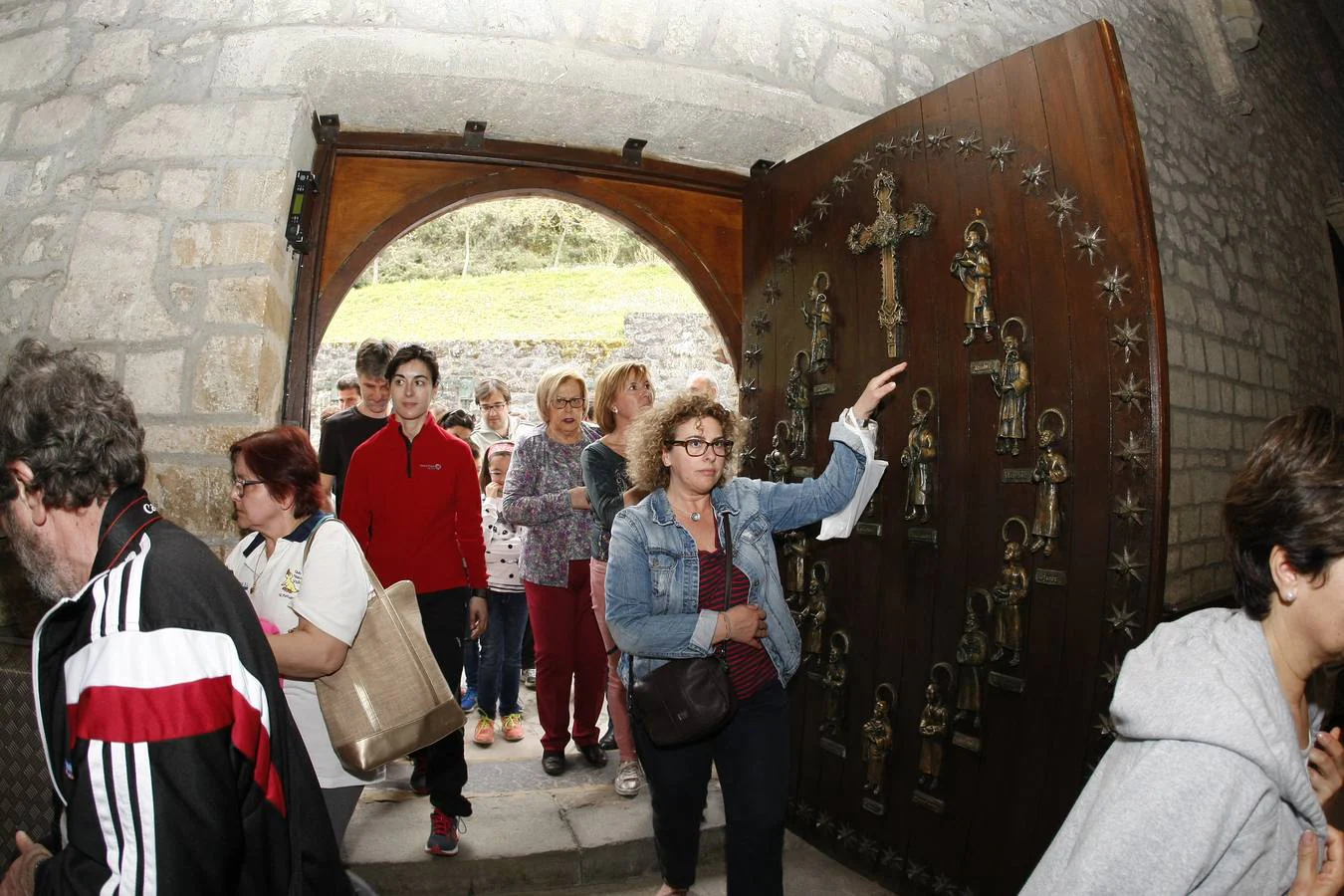 Fotos: Los últimos peregrinos atraviesan la Puerta del Perdón en Santo Toribio