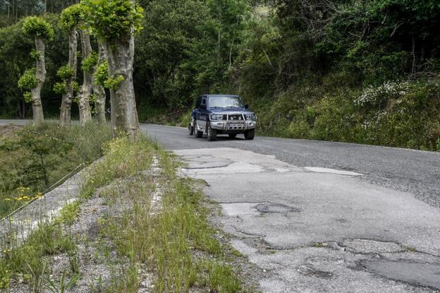 Una de las prioridades del Presupuesto para 2018 es el arreglo del firme de la carretera de La Montaña. 