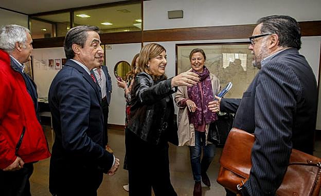 Ildefonso Calderón, María José Sáenz de Buruaga y Ana Madrazo, hoy en Torrelavega. 