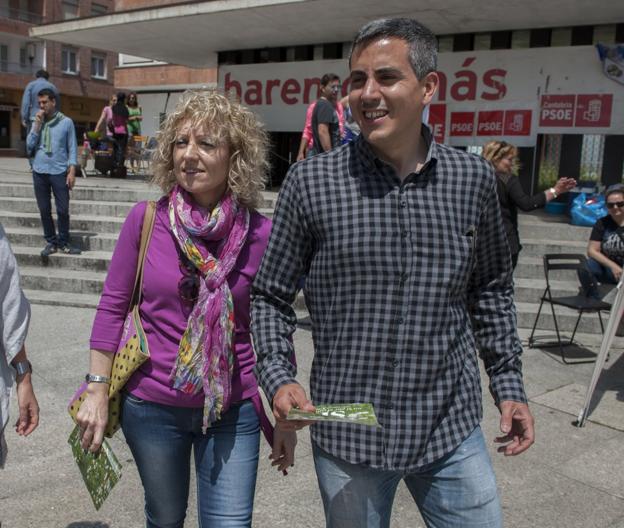 Eva Díaz Tezanos y Pablo Zuloaga en un acto del partido.