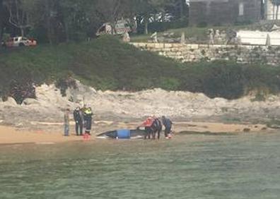 Imagen secundaria 1 - Una ballena de 6 metros vara en la playa de Bikini