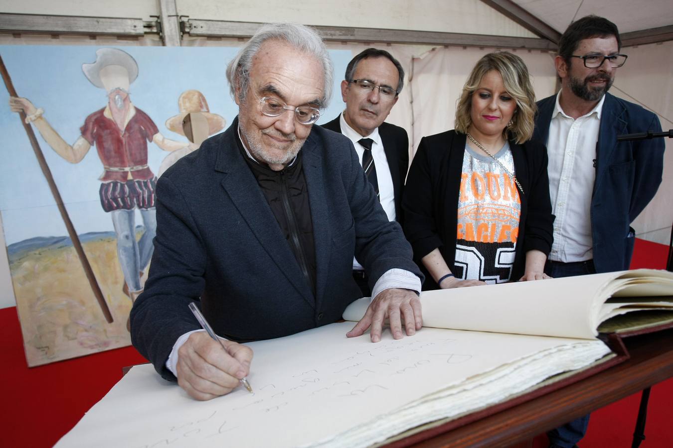 Fotos: Gutiérrez Aragón, en la Feria del Libro de Torrelavega 