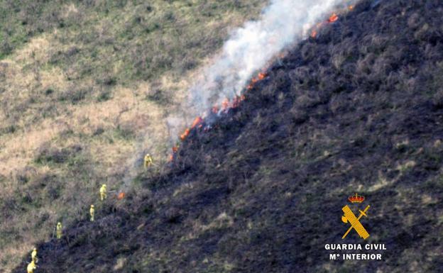 Imagen del incendio de Valdáliga, ocurrido el 4 de abril.