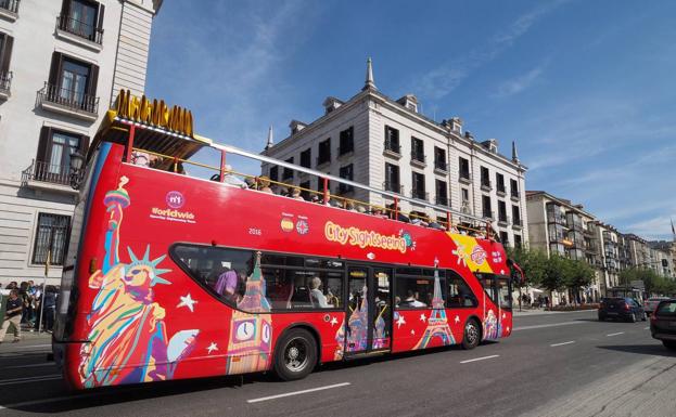 Santander refuerza los servicios turísticos para el Puente