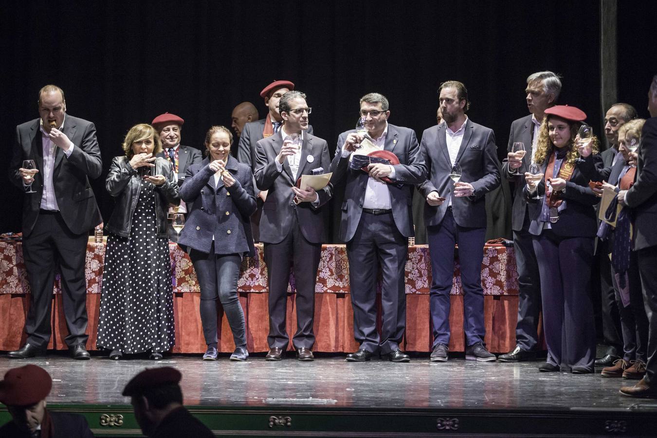 El ex jugador de baloncesto Fernando Romay ha sido nombrado hoy cofrade de honor de la Cofradía de la Anchoa de Cantabria durante la celebración del 22 Cabildo de esta entidad gastronómica, que ha tenido lugar este sábado en el teatro Liceo de Santoña, dentro de los actos de la Feria de la Anchoa y la Conserva de Cantabria.