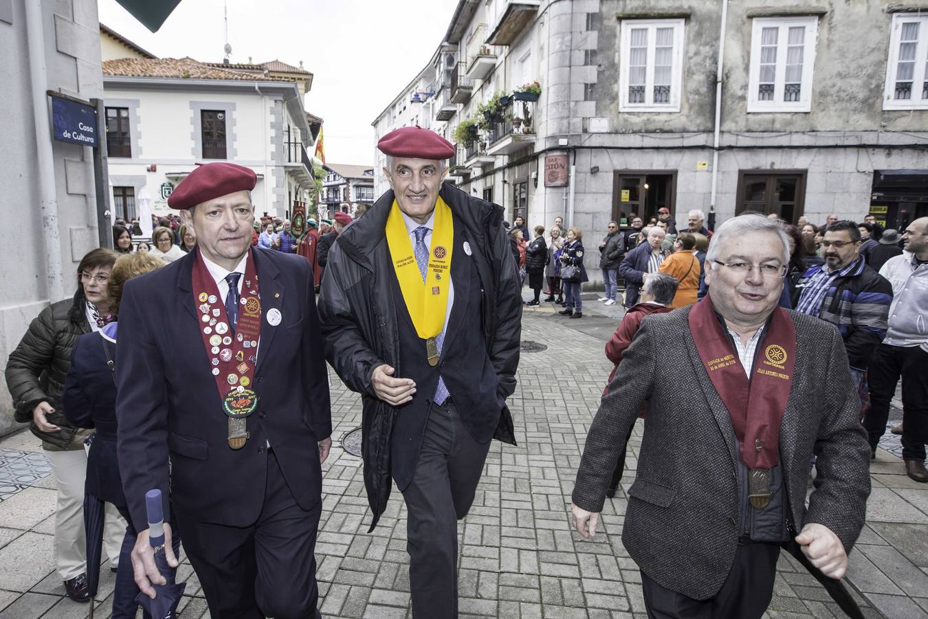 El ex jugador de baloncesto Fernando Romay ha sido nombrado hoy cofrade de honor de la Cofradía de la Anchoa de Cantabria durante la celebración del 22 Cabildo de esta entidad gastronómica, que ha tenido lugar este sábado en el teatro Liceo de Santoña, dentro de los actos de la Feria de la Anchoa y la Conserva de Cantabria.