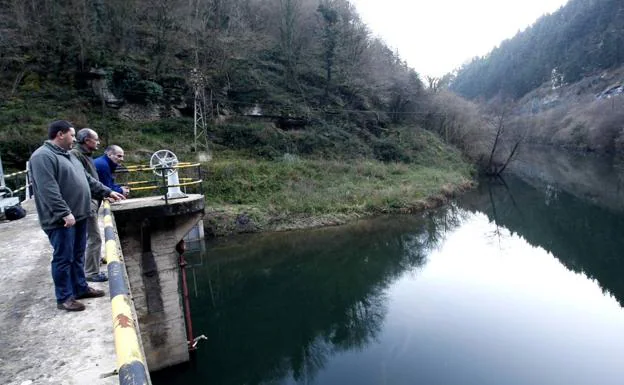 La presa de Somahoz (Los Corrales de Buelna) entró en servicio en 1961 y no se ha dragado nunca. 
