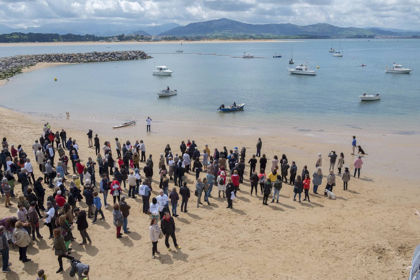 Doscientas personas han participado en una nueva movilización que ha contado con la novedad de la presencia de barcos