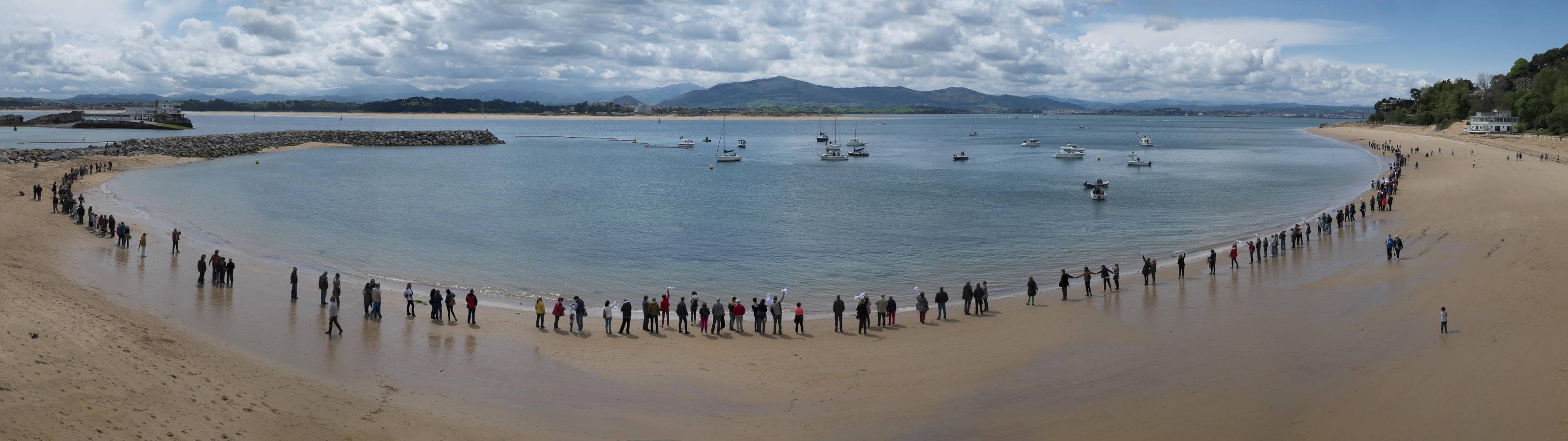 Doscientas personas han participado en una nueva movilización que ha contado con la novedad de la presencia de barcos