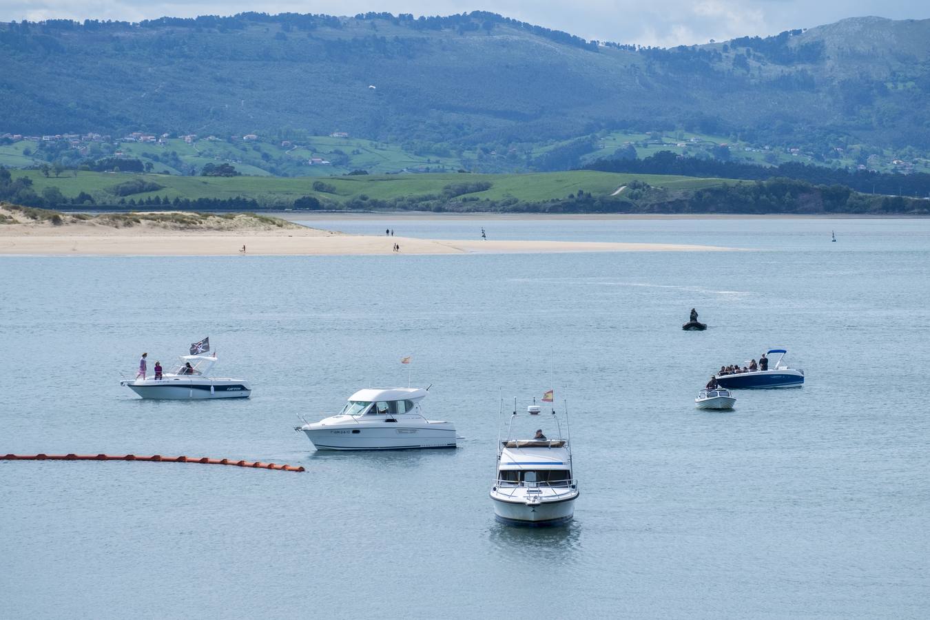 Doscientas personas han participado en una nueva movilización que ha contado con la novedad de la presencia de barcos