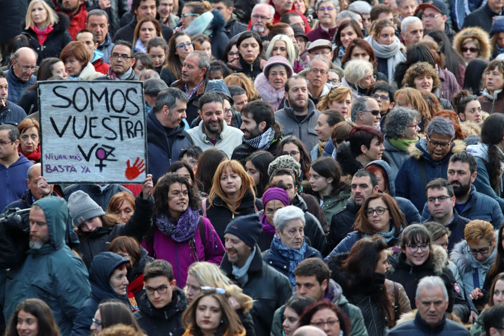 Miles de personas marchan por las calles de Burgos para mostrar su condena unánime ante el asesinato machista de Silvia Plaza