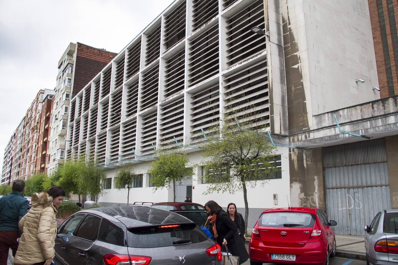 El Ayuntamiento de Santander ha concluido las obras del nuevo archivo catastral de la ciudad, ubicado en el antiguo edificio de Tabacalera, en el que ha invertido 245.000 euros para trasladar los documentos y liberar su ubicación actual en el barrio de La Florida, que acogerá una biblioteca municipal.