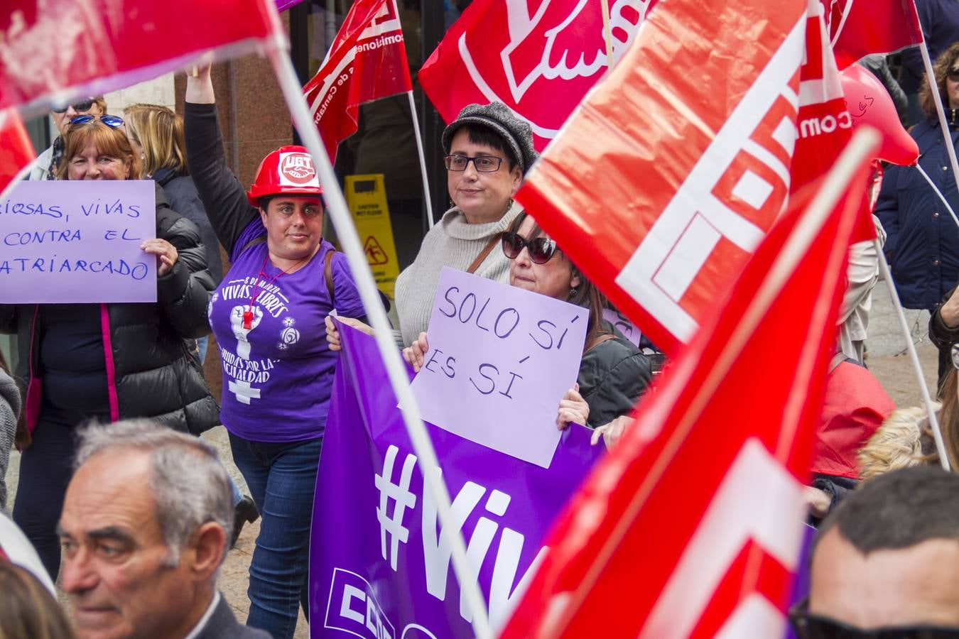 Fotos: Miles de personas participan en la manifestación del 1 de mayo en Santander