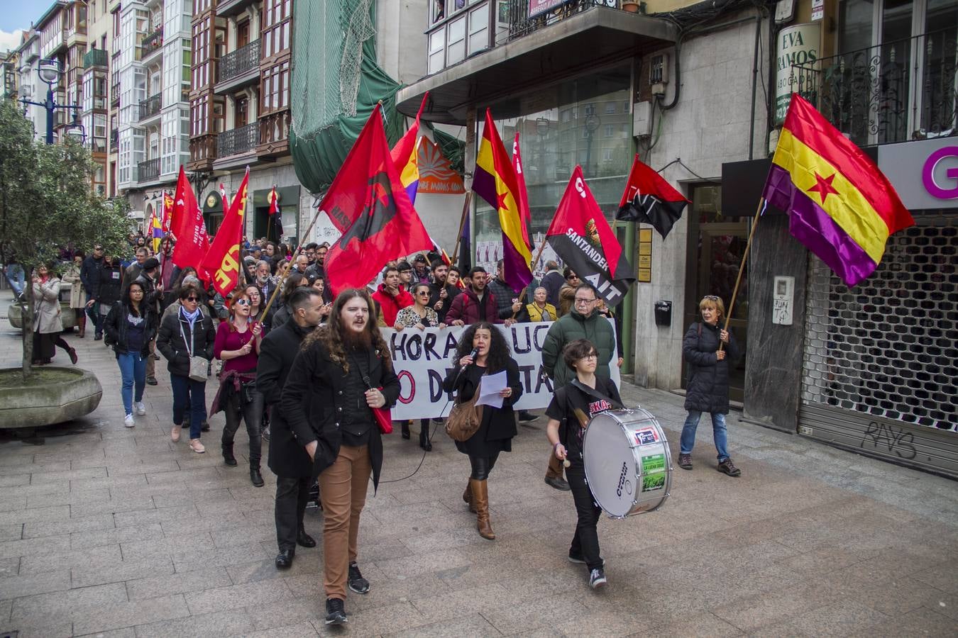 Fotos: Miles de personas participan en la manifestación del 1 de mayo en Santander