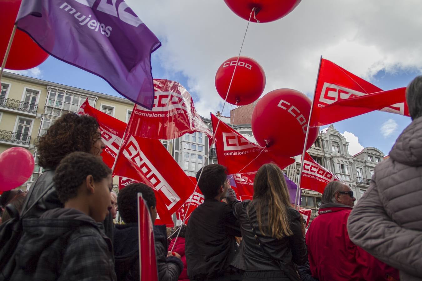 Fotos: Miles de personas participan en la manifestación del 1 de mayo en Santander