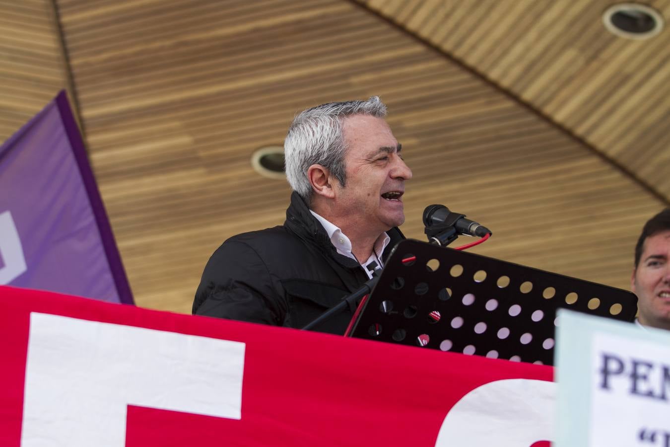 Fotos: Miles de personas participan en la manifestación del 1 de mayo en Santander