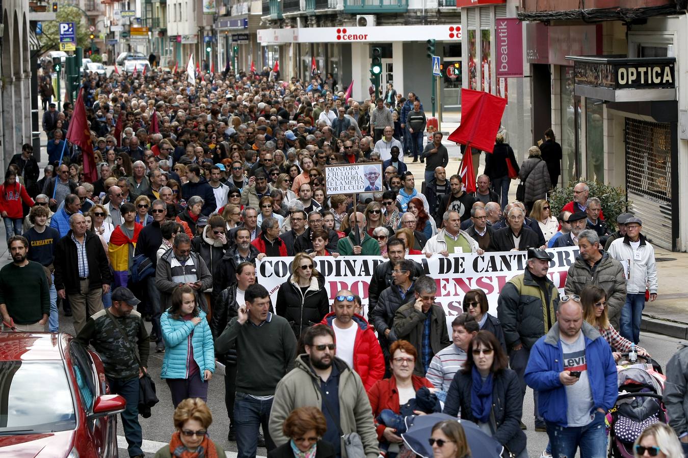 Fotos: Manifestación del 1 de mayo en Torrelavega