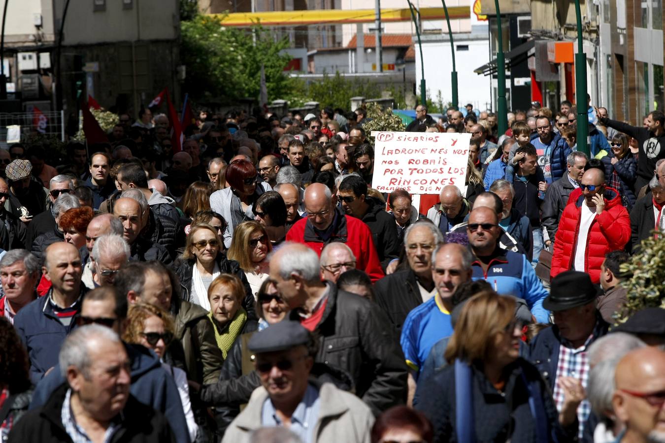 Fotos: Manifestación del 1 de mayo en Torrelavega