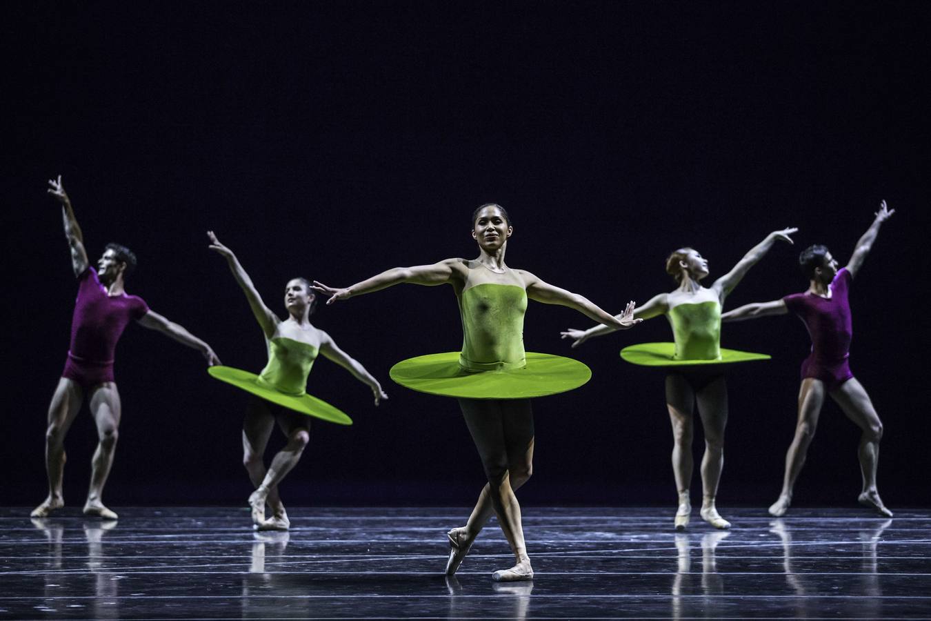 Foto de archivo de representación de ballet en el Palacio de Festivales