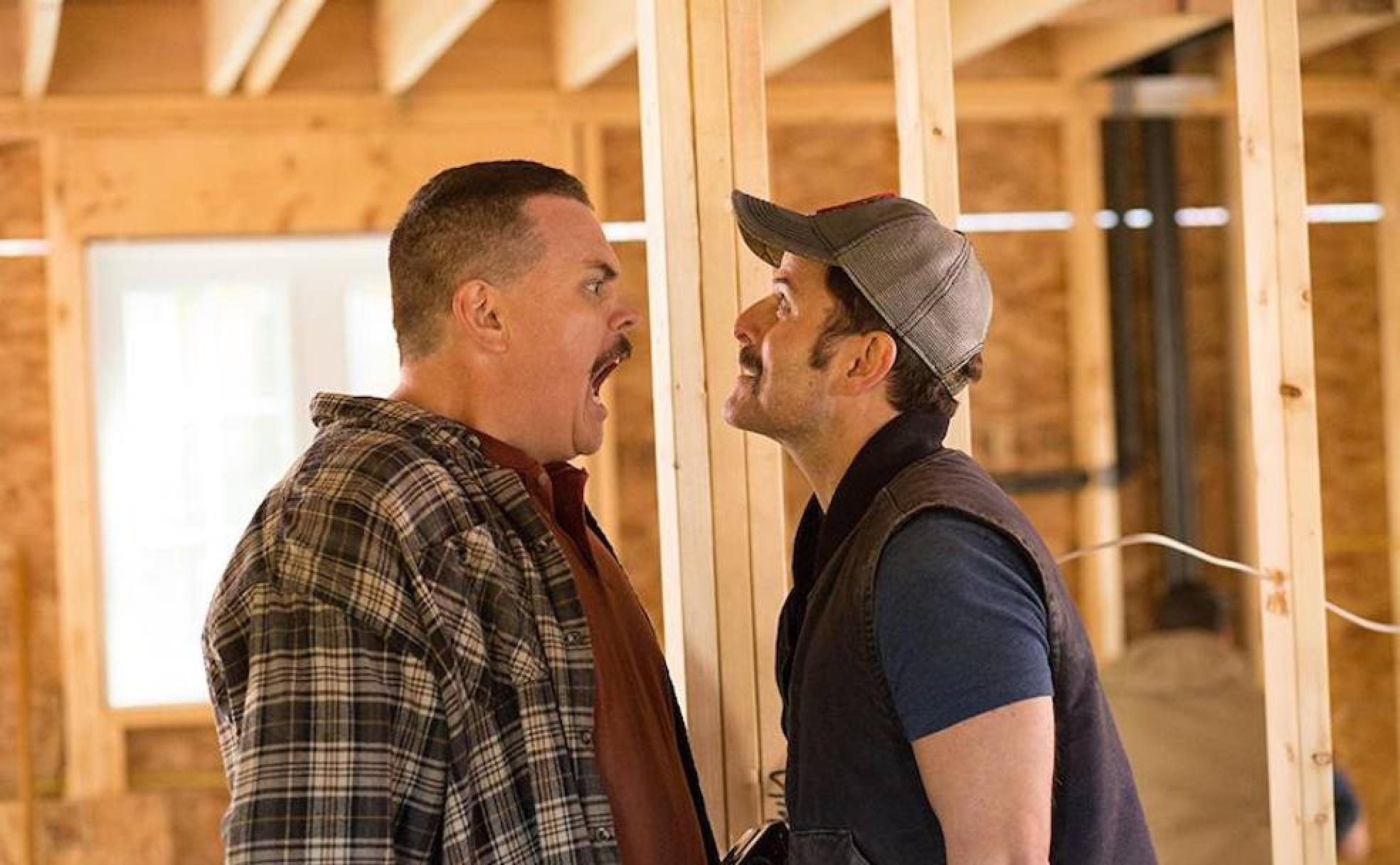 Kevin Heffernan y Steve Lemm en una escena de 'Supermaderos 2' (2018).