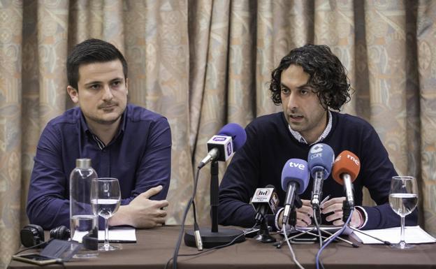 Javier Fernández Soberón (derecha) y Alejandro Hoz, en la rueda de prensa de esta mañana.