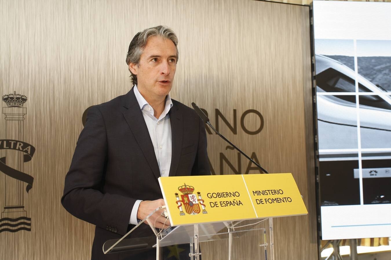 Fotos: El ministro De la Serna presenta el estudio informativo del tramo Aguilar-Reinosa de la línea de Alta Velocidad a Cantabria