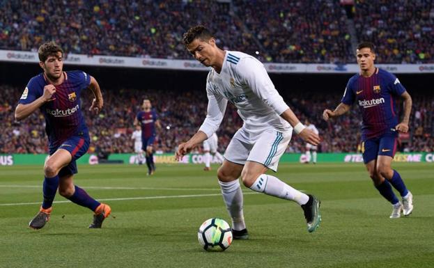 Cristiano Ronaldo, en una acción del clásico. 