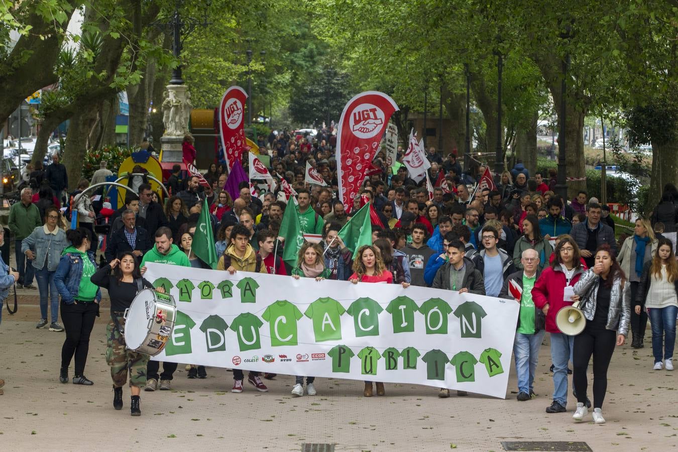 Fotos: 400 personas se manifiestan en Santander contra la Lomce y los recortes