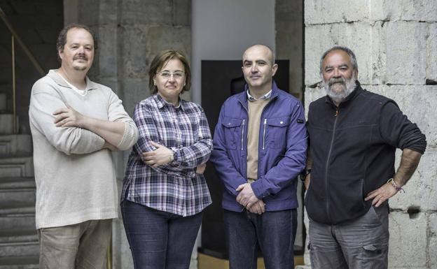 Francisco Mañas, segundo por la derecha, junto al colectivo Desmemoriados