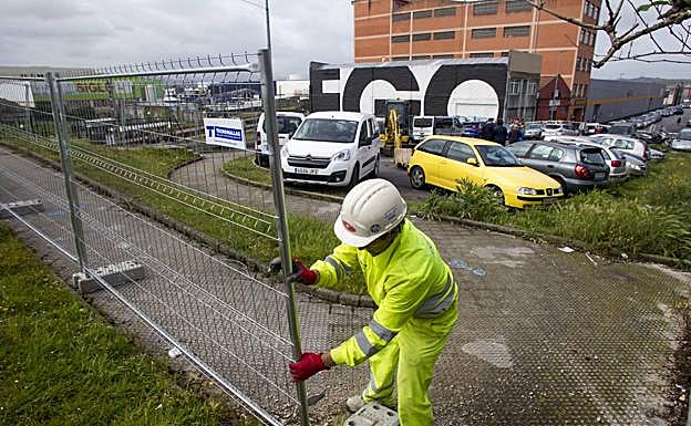 Imagen principal - El polígono de Candina tendrá, en tres meses, una salida para vehículos ligeros