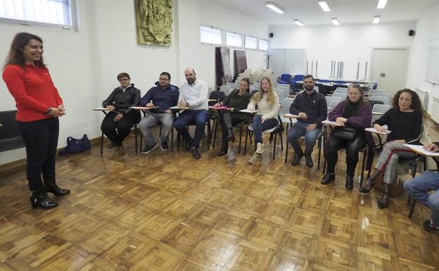 Candidatos a uno de los 50 puestos en el Centro de Formación y Empleo del Barrio Pesquero.