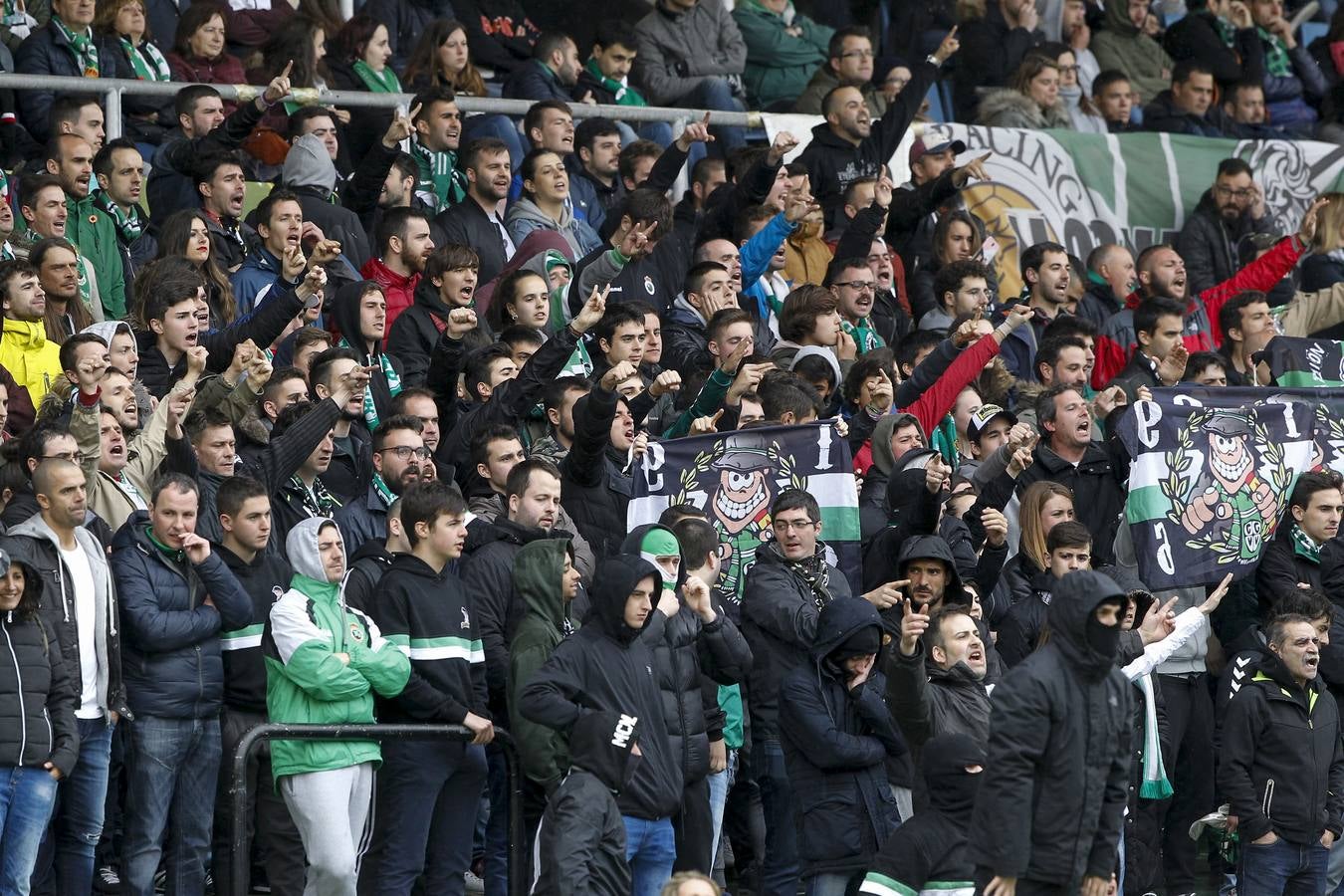 El Racing termina la peor temporada de su historia con un derrota por dos goles a cero ante el Real Unión