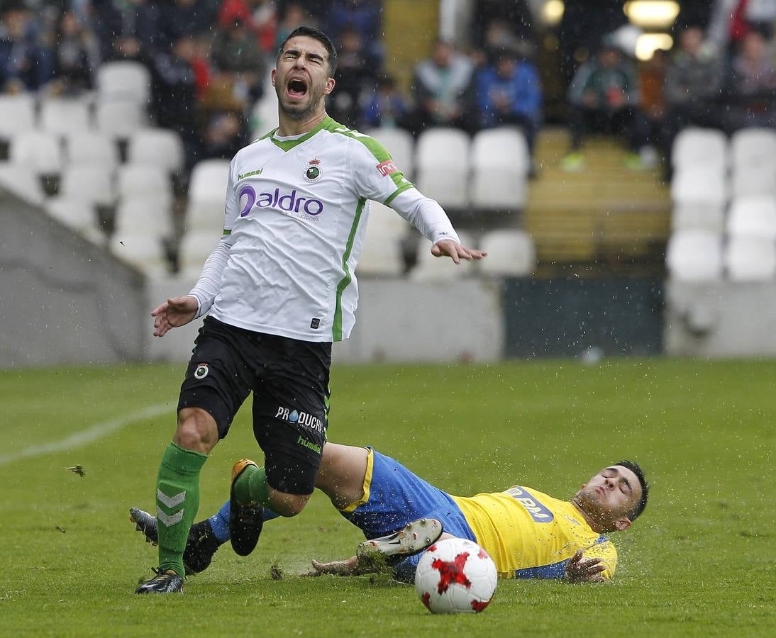 El Racing termina la peor temporada de su historia con un derrota por dos goles a cero ante el Real Unión