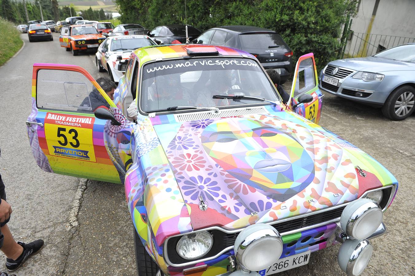 El Rally Trasmiera volvió a ser una auténtica fiesta de los clásicos sobre el asfalto, que ni la lluvia consiguió desluciar.
