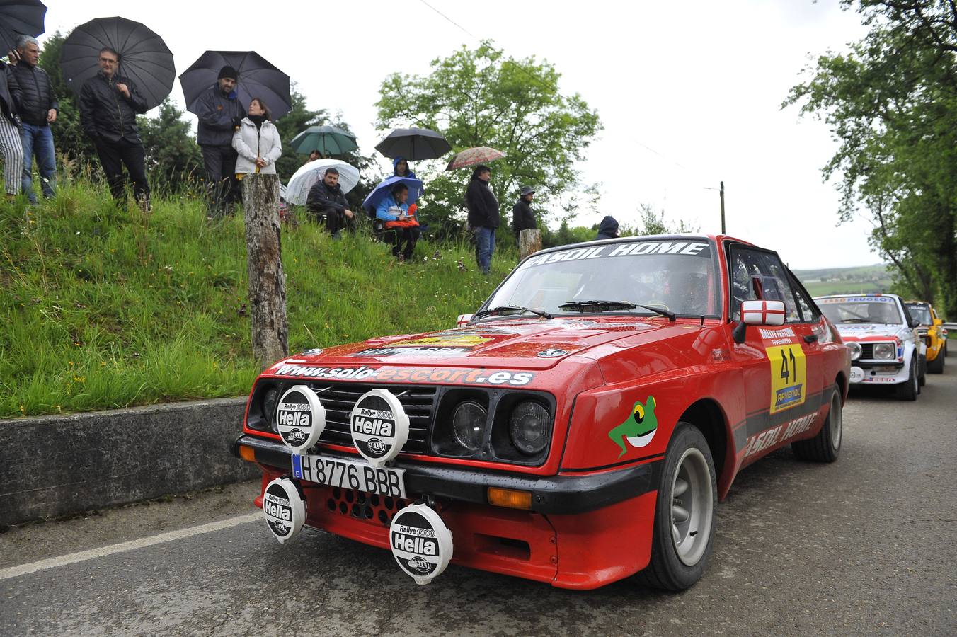 El Rally Trasmiera volvió a ser una auténtica fiesta de los clásicos sobre el asfalto, que ni la lluvia consiguió desluciar.