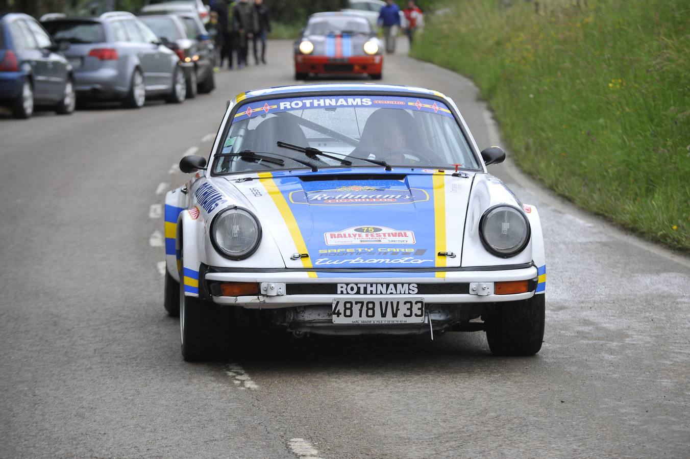 El Rally Trasmiera volvió a ser una auténtica fiesta de los clásicos sobre el asfalto, que ni la lluvia consiguió desluciar.