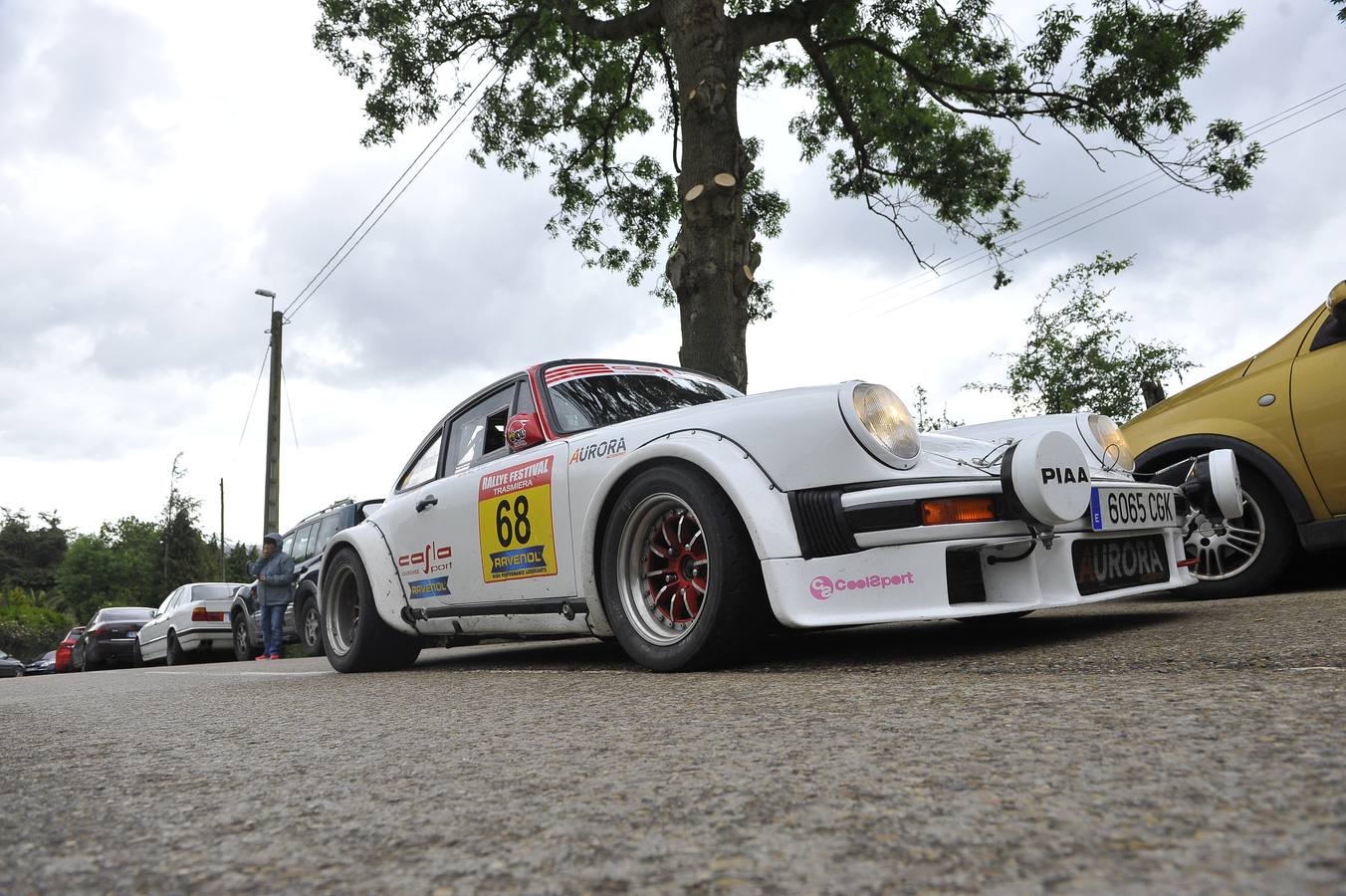 El Rally Trasmiera volvió a ser una auténtica fiesta de los clásicos sobre el asfalto, que ni la lluvia consiguió desluciar.