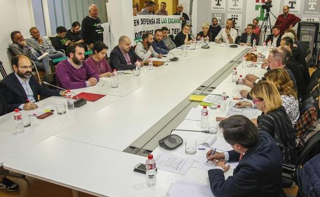 Los sueldos del alcalde y de los 24 concejales de Torrelavega suponen un gasto de 416.000 euros al año