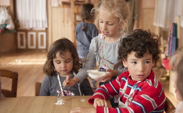 Imagen principal - Sin libros de texto ni ordenadores: así es la escuela waldorf cantabria