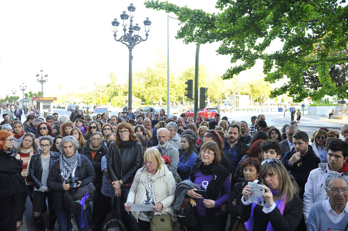 Fotos: Decenas de personas reclaman en Santander que se cumpla el presupuesto contra la violencia de género