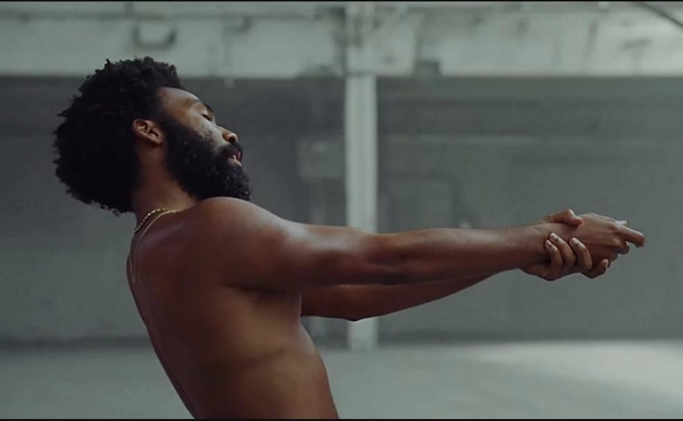 Donald Glover, conocido en la música como Childish Gambino, en el videoclip de 'This Is America'. 