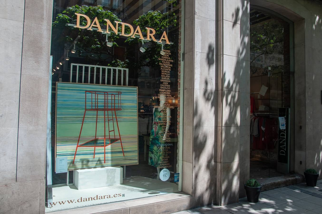 TIENDA: Dándara, c/ Hernán Cortés ARTISTA: Gloria Pereda