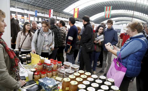 Puesto participante en una edición pasada de la feria apícola. 