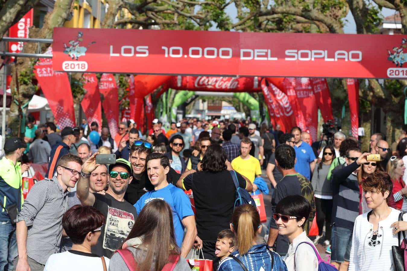 Miles de personas toman Cabezón de la Sal a la espera de que esta noche arranquen las pruebas más duras de Los 10.000 del Soplao