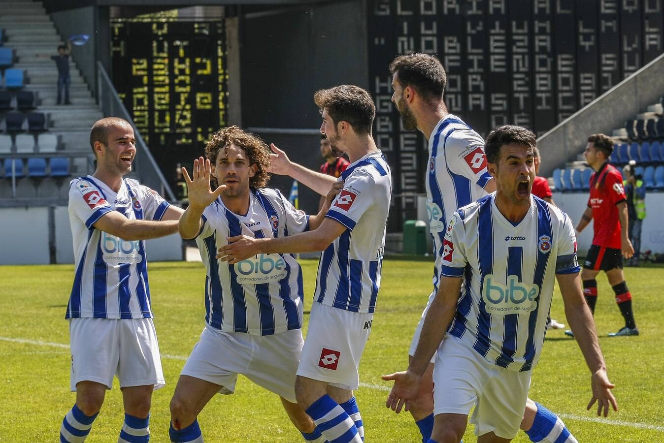 El equipo torrelaveguense jugará la vuelta en Mallorca con tres goles de ventaja | Juanma Barbero, Nacho Rodríguez, en dos ocasiones, y Lucho han sido los goleadores gimnásticos