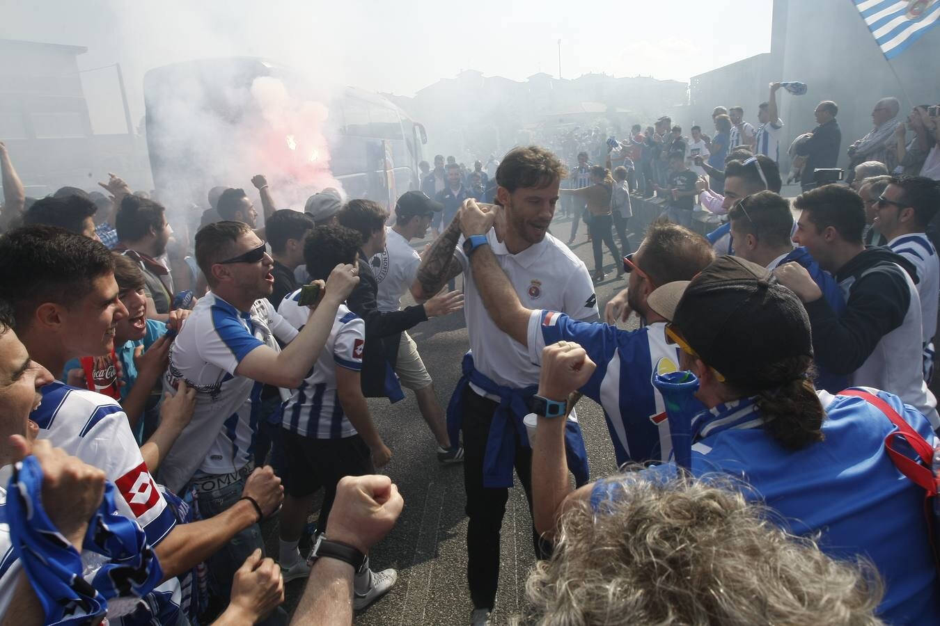 Fotos: Recibimiento a los jugadores de la Gimnástica en El Malecón