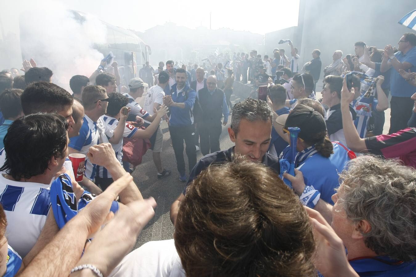 Fotos: Recibimiento a los jugadores de la Gimnástica en El Malecón